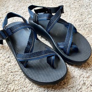 Chaco men’s Z2 classic sandals, hiking walking sandal, EUC like new blue & black